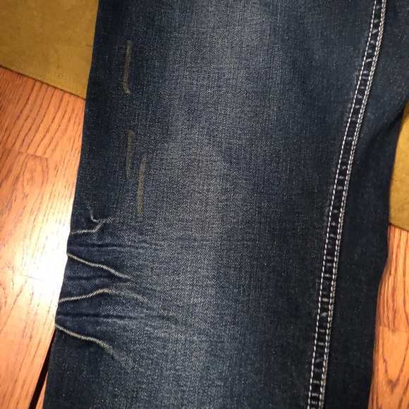 Red Label Lindon - Picture 3 of 6